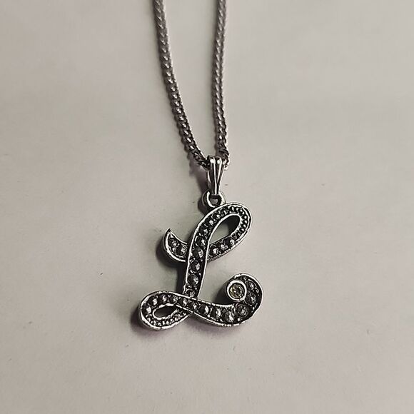 Avon "L" Initial Silver Tone Necklace - Picture 4 of 5